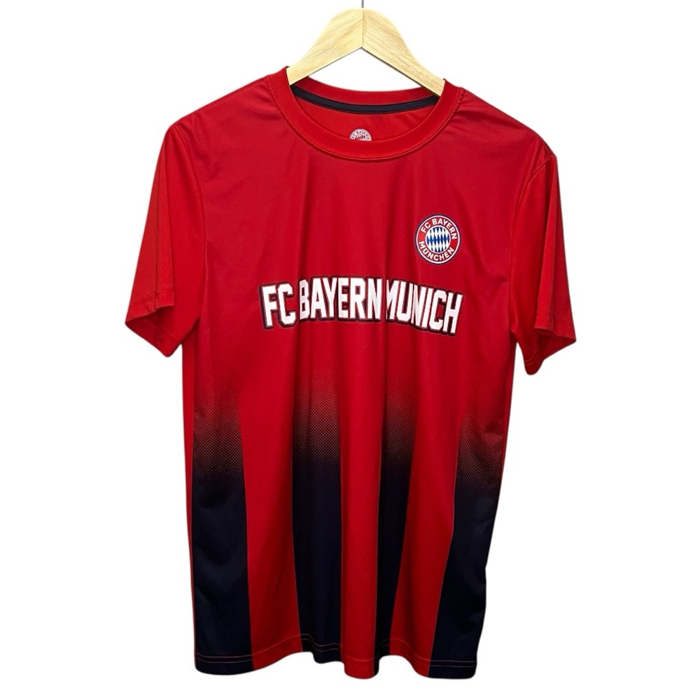FC BAYERN MUNCHEN Men’s Size M Red Short Sleeve Tee